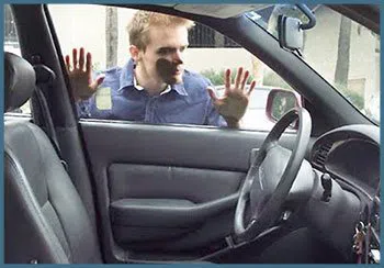 Safe Key Shop Denver, CO 303-729-3575 - 19-locked-keys-in-car